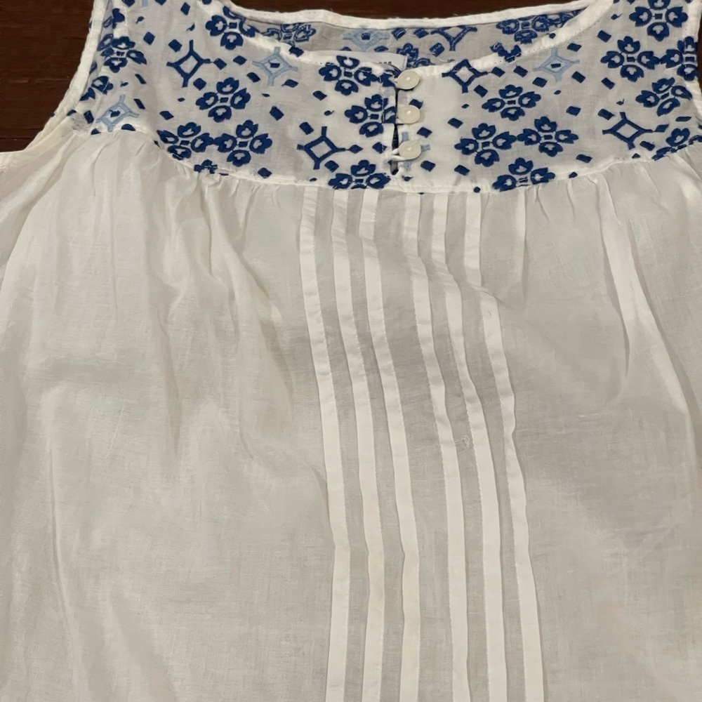 nwot gap White and Blue Embroidered Women's tank Top xs